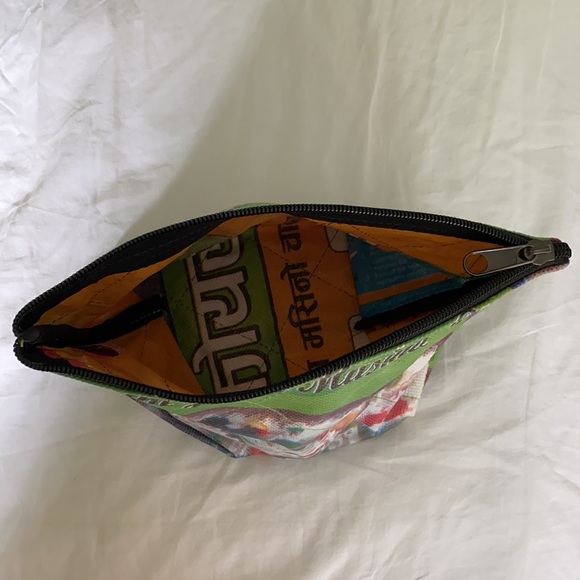Repurposed Nepalese Rice Bag Makeup Bag - Picture 4 of 4
